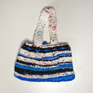 Upcycled tote bag made from plastic bags / Plarn